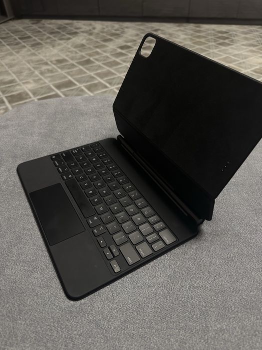 iPad Air 4 в комплекте с Magic Key Board