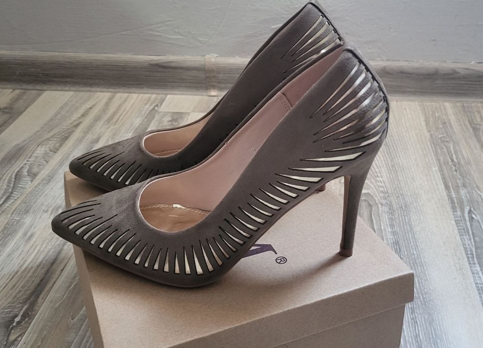 Чисто нови Луксозни обувки