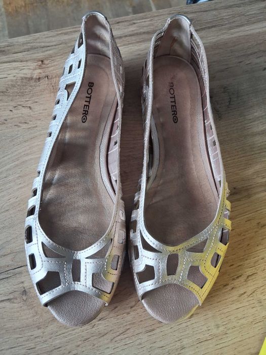 Летни кожени обувки Bottero, носени броени пъти