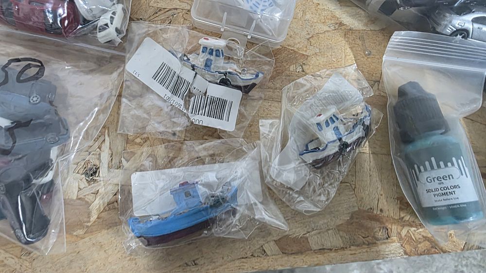 Vand divere materiale pentru lucru cu rasina epoxidica