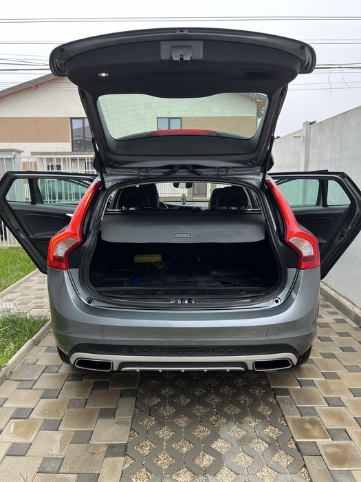 Vand sau schimb Volvo V60 Cross Country