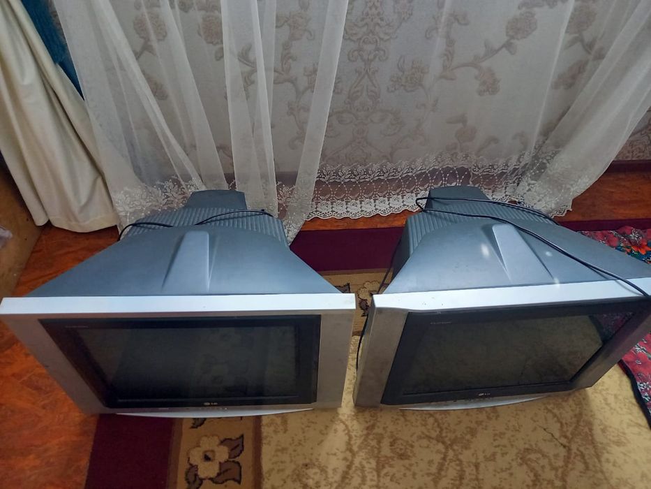 Телевизор 2 штук