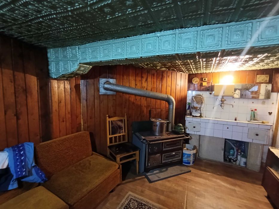 къща с двор в село Яворец