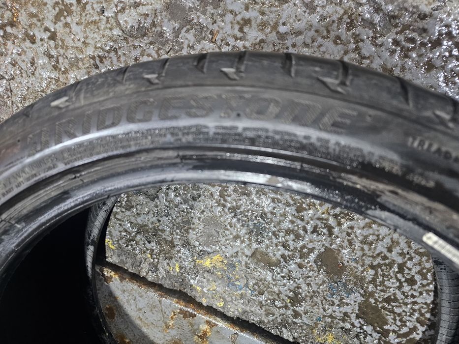 225 40 19 vara bridgestone