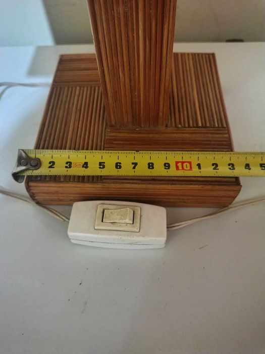 Интересна Стара Дървена Настолна Лампа