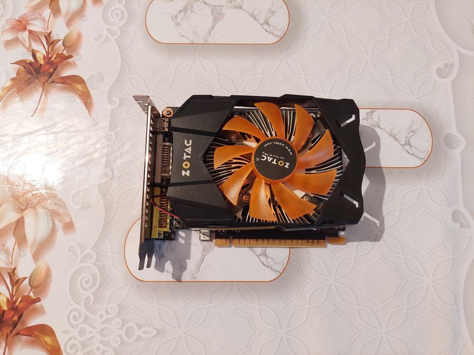 Продам видеокарту Zotak GTX750