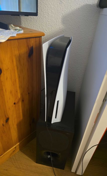 Vând Playstation 5 cu 2 console și 10 jocuri