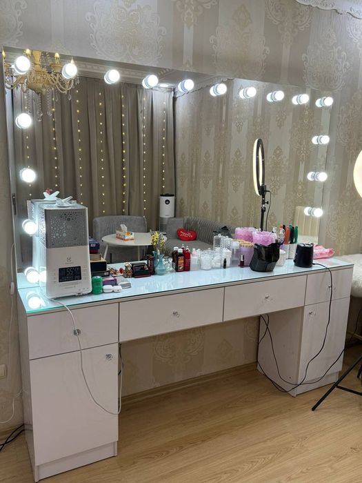 Продаются зеркало для бровиста