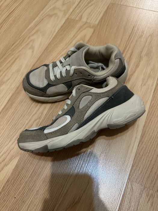 Продам детские кроссовки