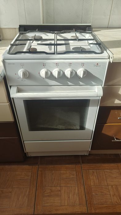Продам газ плиту