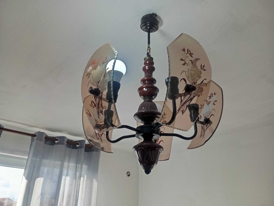 Полилей / осветително тяло