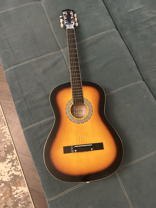 Продам гитару акустику 12к