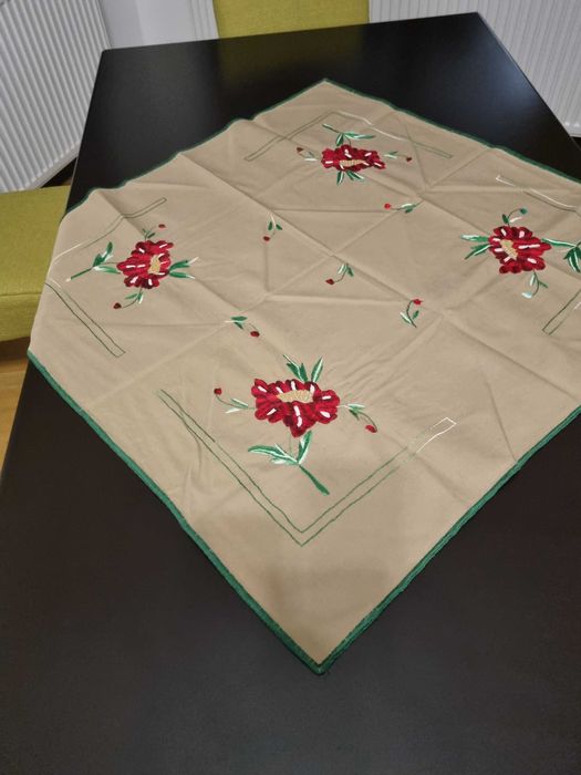 Vand cusaturi de mana pe etamina