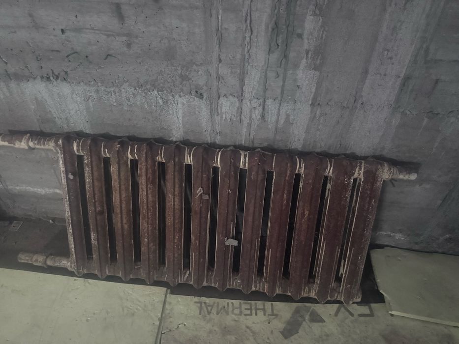 чугунный радиаторы почти новый