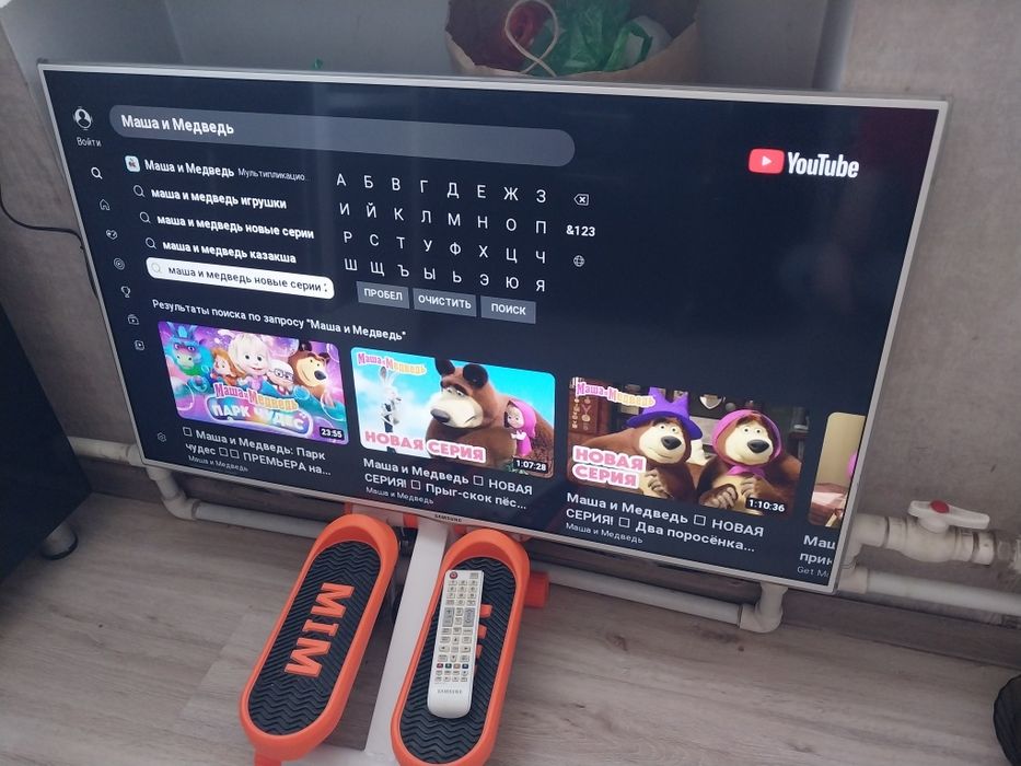 Смарт телевизор Samsung 101см. Белые рамки. С кронштейном.