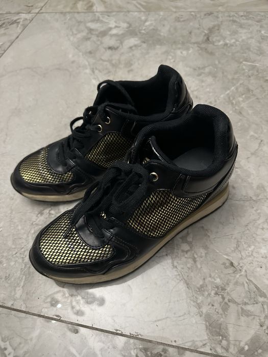 Кроссовки женские