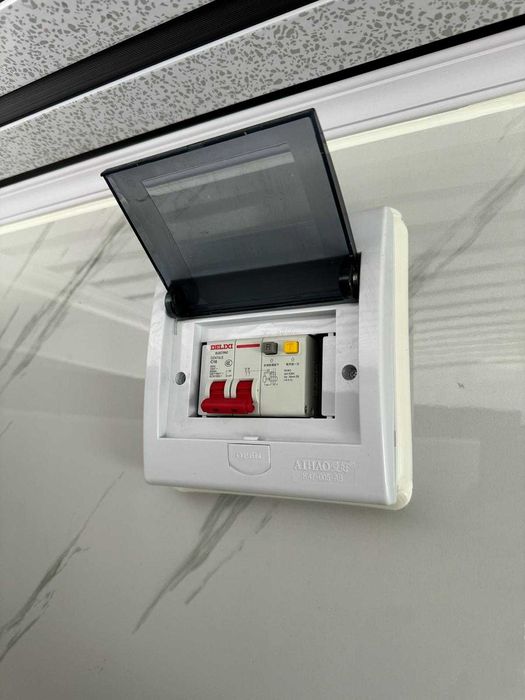 Grup sanitar cu WC și Duș.