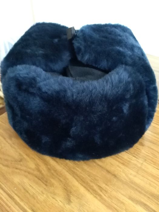 Меховая шапка- ушанка.