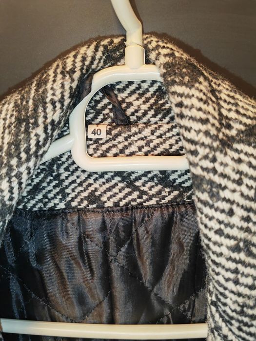 Vând haină din stofă pentru fete/femei