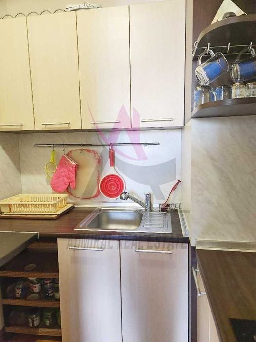 Дава се под наем Двустаен апартамент в к.к. Св.Св. Константин и Елена - 520 кв.м за 520 € - Снимка #1