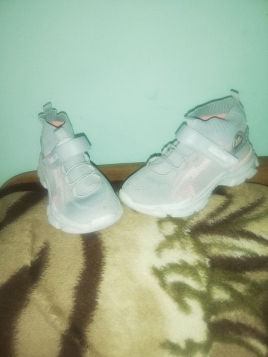 Кроссовки детские