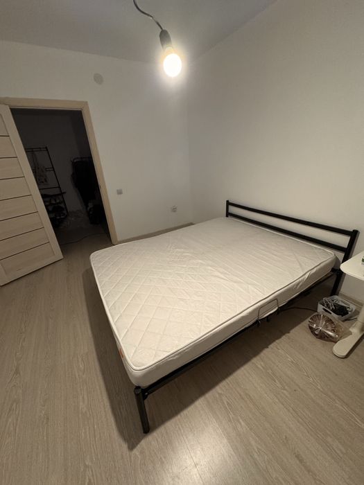 Кровать с матрасом