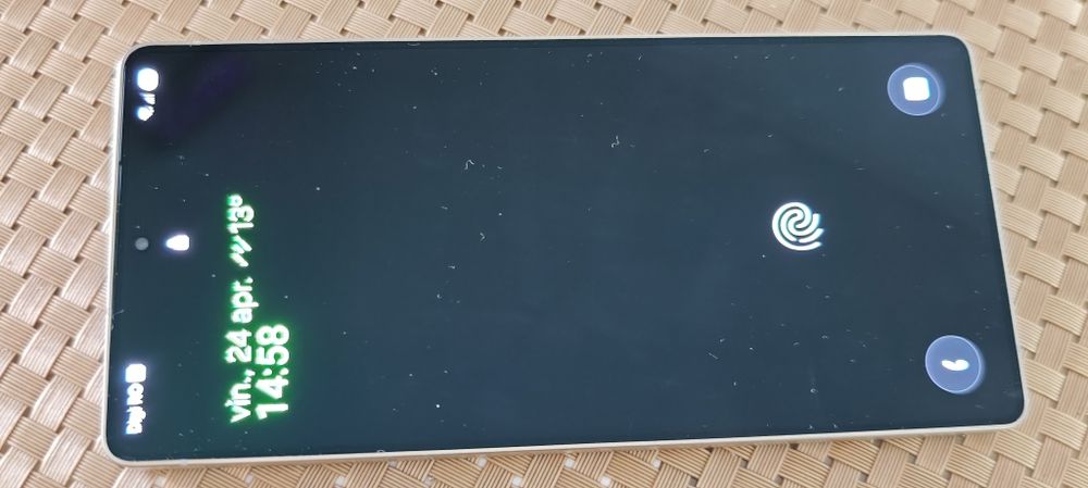 Samsung s 25 ultra impecabil.