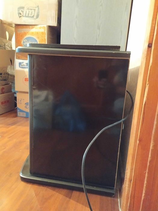 Продам телевизор с подставкой