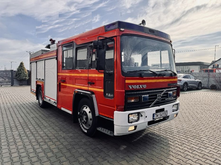 Mașina de pompieri VOLVO FL6 automată, înmatriculată și echipată