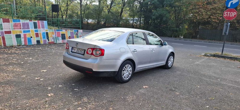 VOLKSWAGEN Jetta 2009 — imagine 3