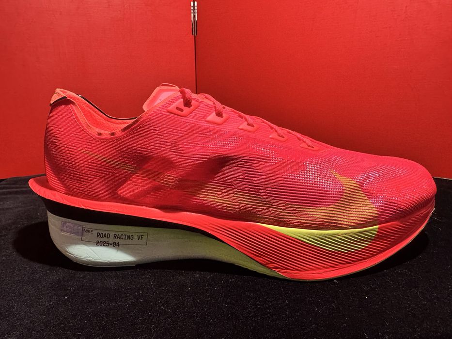 Оригинални! Nike ZoomX Vaporfly Next% 4 - 49.5 Shoemag