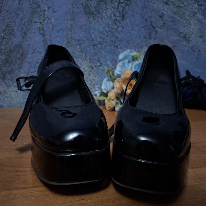 Каблуки на платформе и устойчивым каблуком