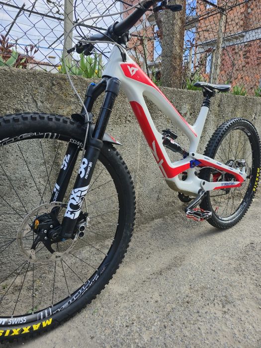 YT Capra  карбон 29  L размер Fox 36  Hope Спирачки 1х12 Скорости  XT