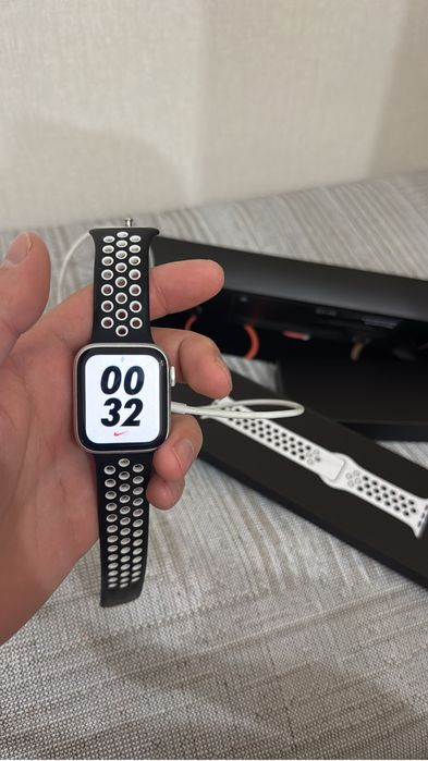 Продам apple watch se