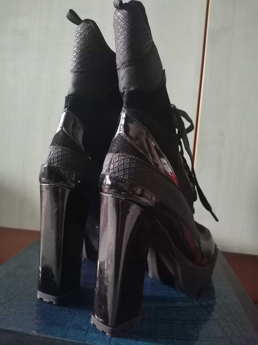 Дамски зимни боти, високи на ток 37 номер