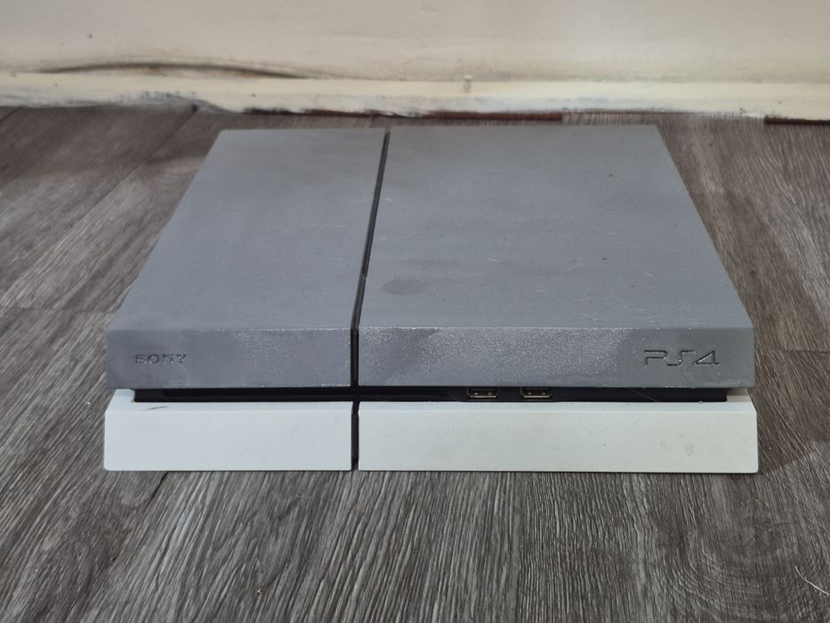 Vand sony Playstation 4 (cititi descrierea)