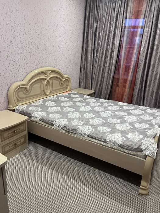 кровать с 2 тумбами