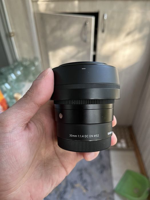 Продам Sony A6400 + Sigma 30mm f/1.4