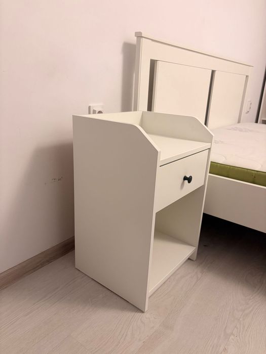 Pat cu saltea si noptiera