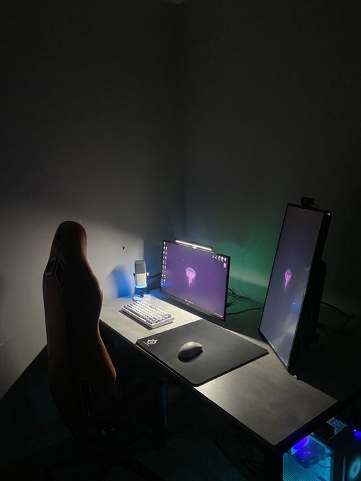 Жарты жыл болды колданганыма минус жок стол орындык баримен берем