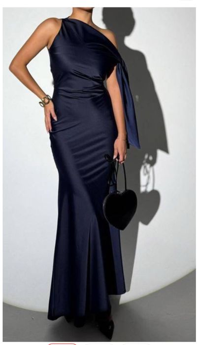 Продам платье темно-синее атласное