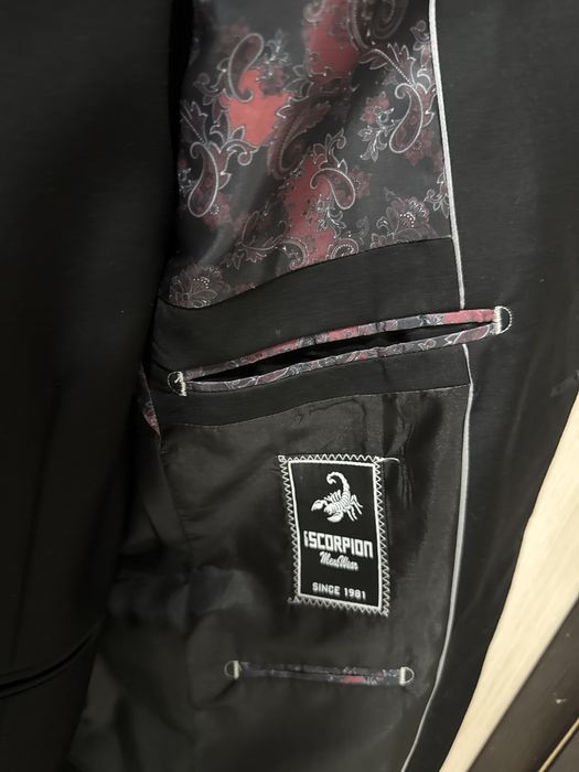 Продаю мужской костюм