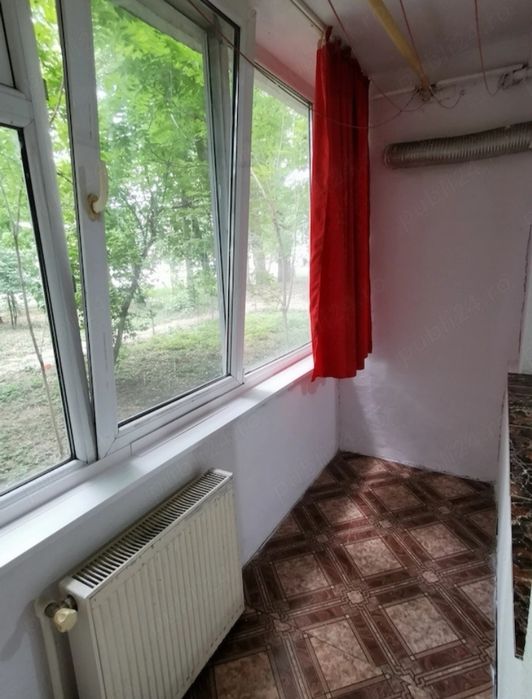 Apartament cu 3 camere de închiriat