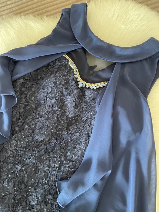 Тъмно сини официални къси рокли за по 40лв