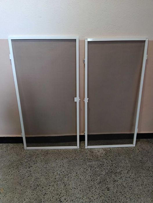 ПРОДАВАМ КОМАРНИЦИ НА ПАНТИ