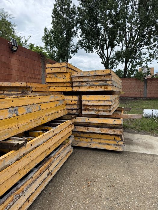 Vând panouri cofraje metalice dokka