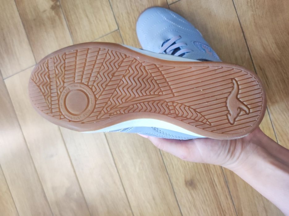 Adidași noi fete