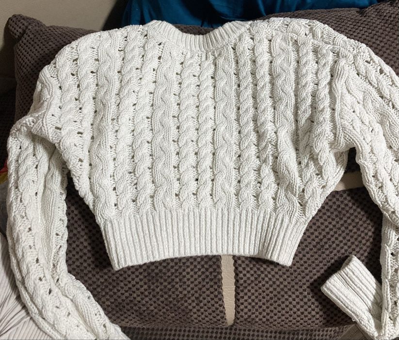 Бяла къса зимна блуза