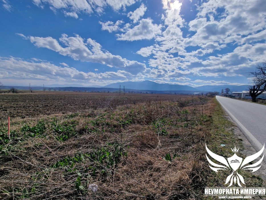 Под наем земя, парцел, паркинг 1300кв в гр.Асеновград след Химик