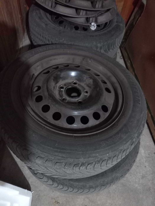 продавам зимни гуми Michelin и джанти-4 бр